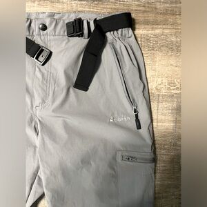 CLOTHIN Men’s elastic waist travel pants.